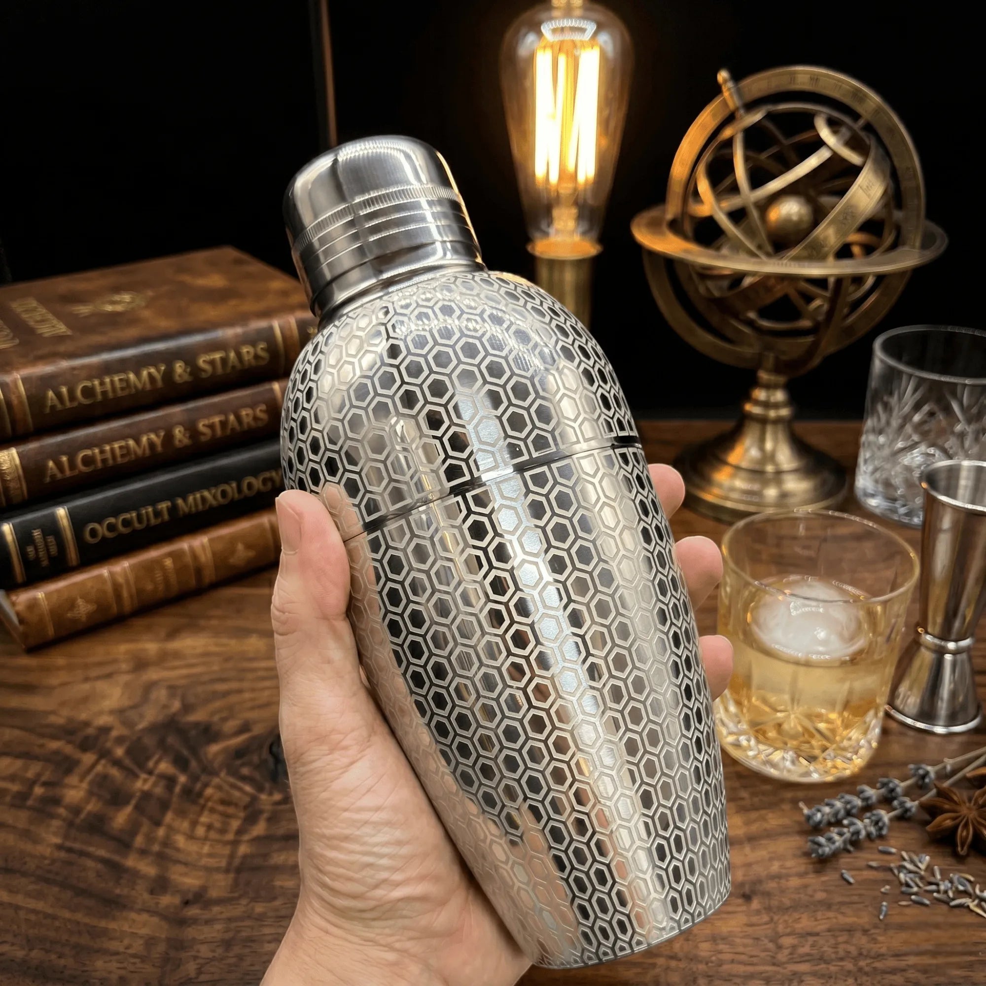Geometric Hexagon Cobbler Shaker - 500ml Precision Etched Matrix Cocktail Shaker (High-Polish Steel)