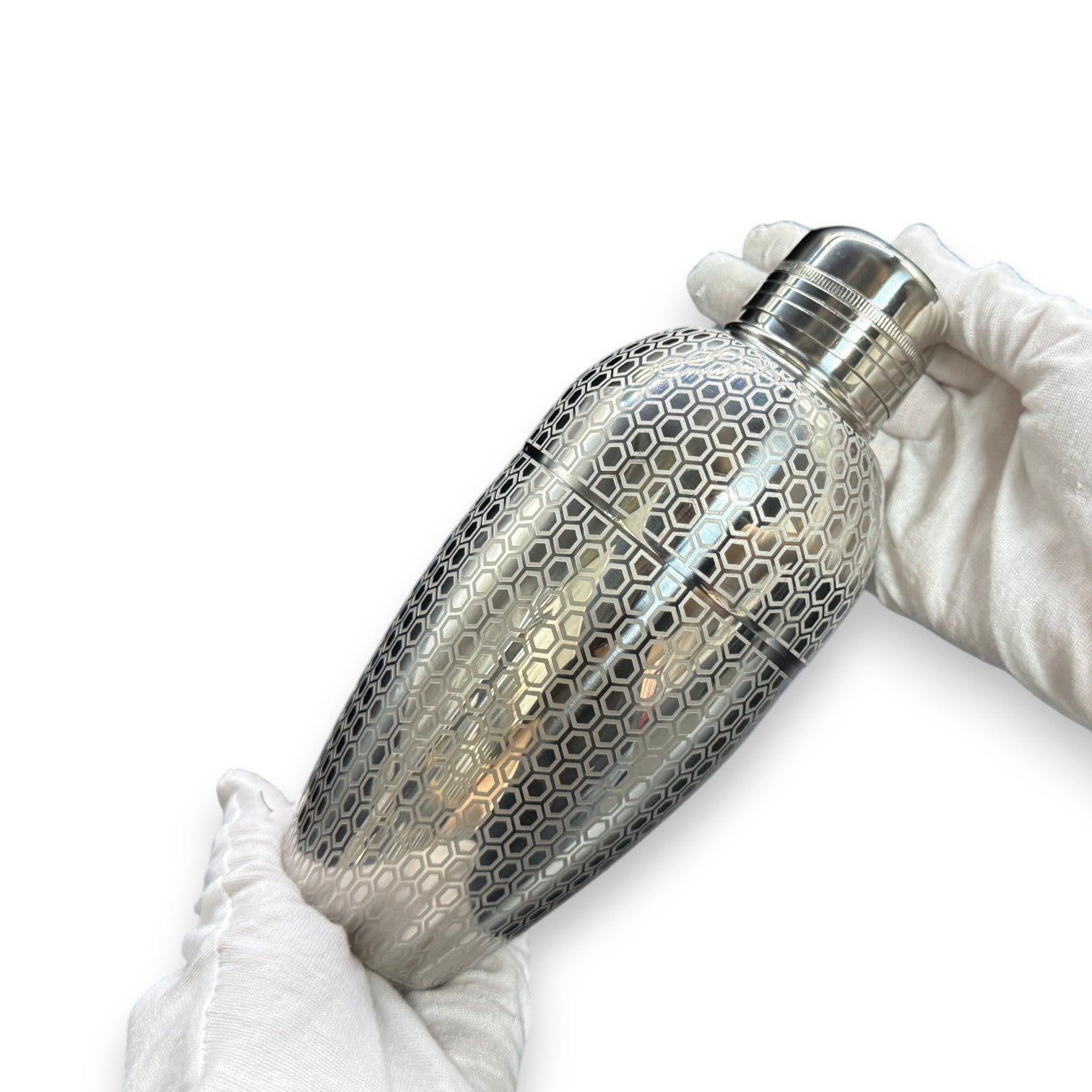 Geometric Hexagon Cobbler Shaker - 500ml Precision Etched Matrix Cocktail Shaker (High-Polish Steel)