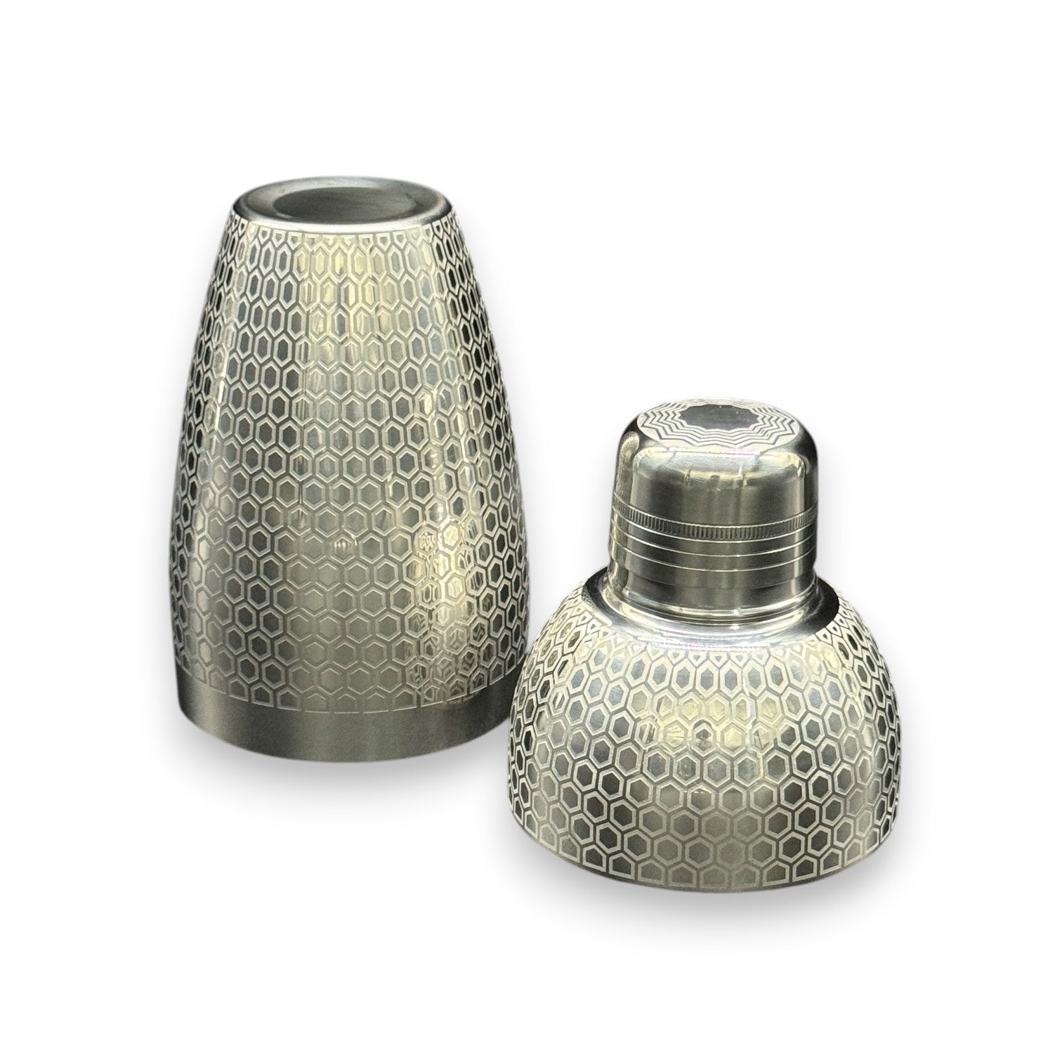 Geometric Hexagon Cobbler Shaker - 500ml Precision Etched Matrix Cocktail Shaker (High-Polish Steel)